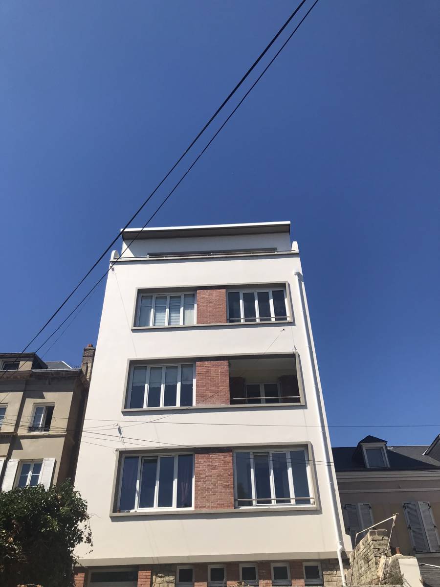 Devis pour un ravalement en peinture blanche d'un petit immeuble de ville à Gonfreville l'Orcher